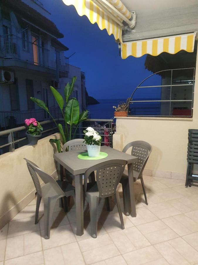 Casa Vacanze Aci Trezza Lägenhet Aci Castello Exteriör bild